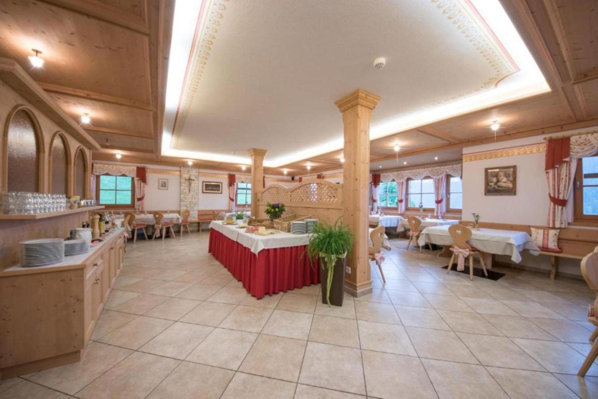 Hotel Pension Odles San Martino in Badia Exterior photo