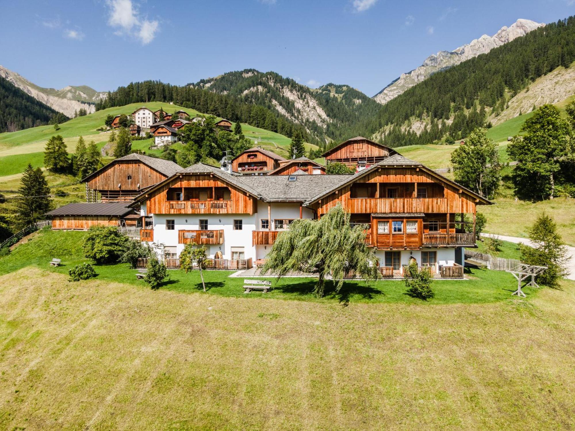 Hotel Pension Odles San Martino in Badia Exterior photo