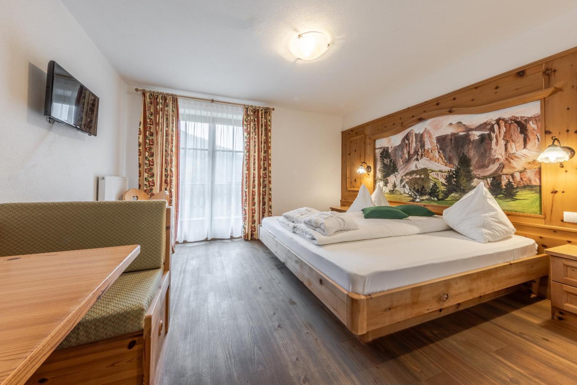 Hotel Pension Odles San Martino in Badia Exterior photo