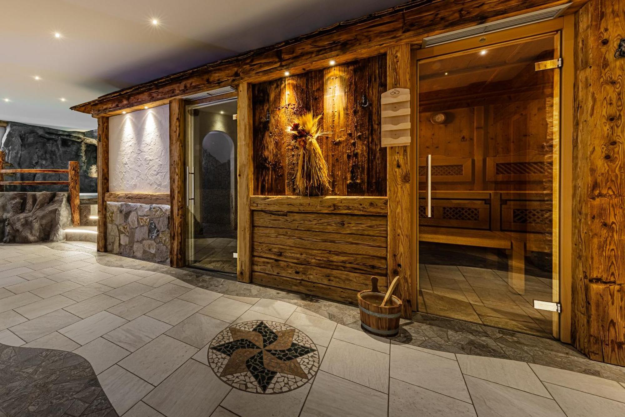Hotel Pension Odles San Martino in Badia Exterior photo