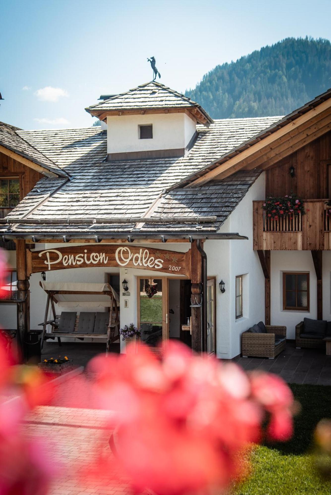 Hotel Pension Odles San Martino in Badia Exterior photo
