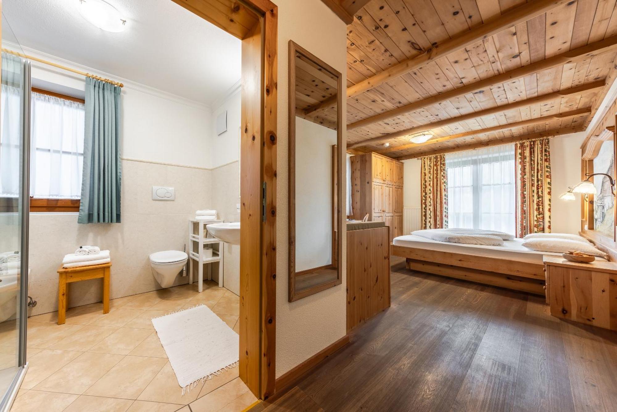 Hotel Pension Odles San Martino in Badia Exterior photo
