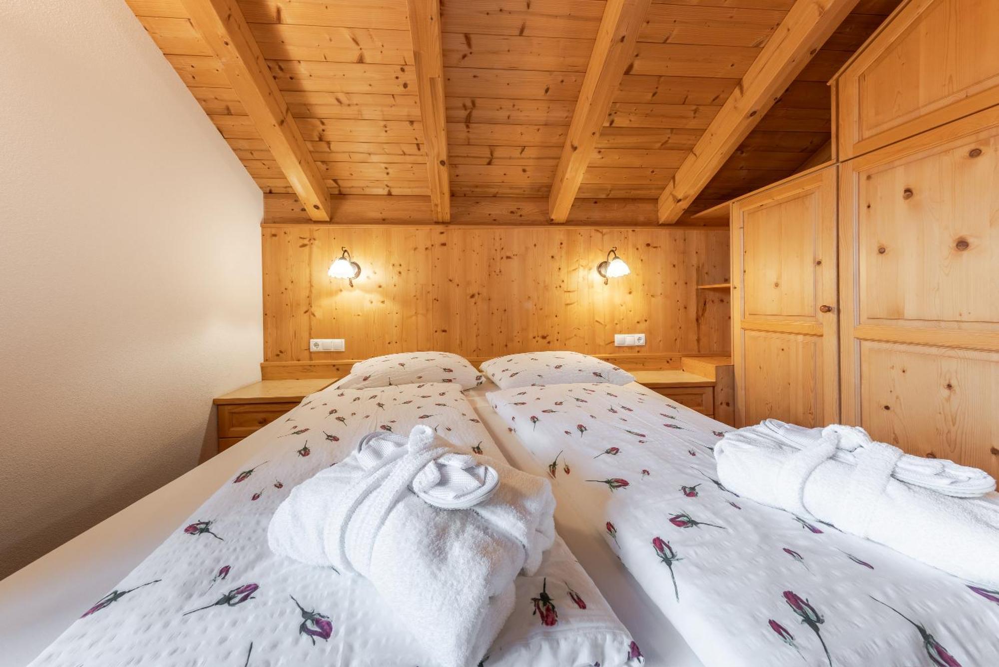 Hotel Pension Odles San Martino in Badia Exterior photo